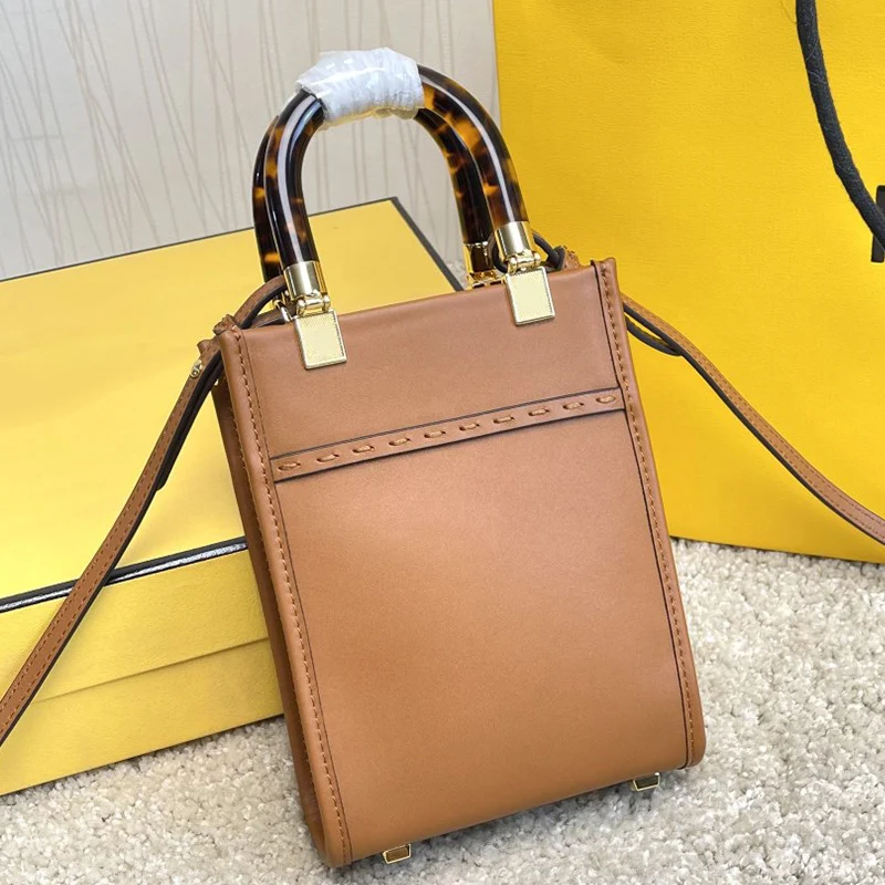 

Catwalk style retro contrast color handle square leather mini handbag ladies new fashion all-match diagonal bag shoulder bag