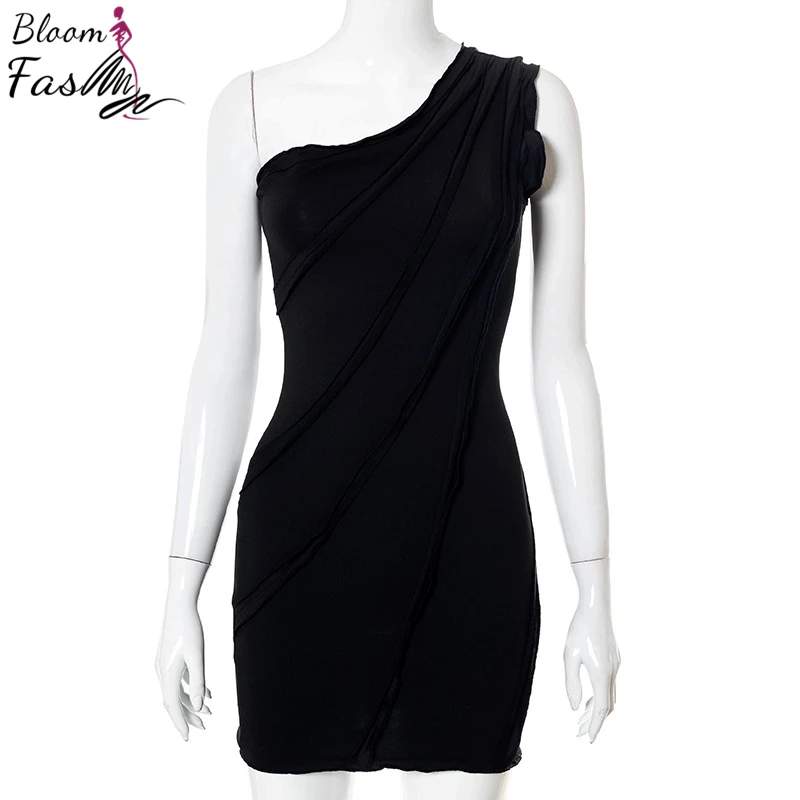 

One Shoulder Sexy Women Club Dress Solid Color Bodycon Slim Summer Mini Dresses 3D Stripes Ladies Beach Party Wear 2021 Fashion