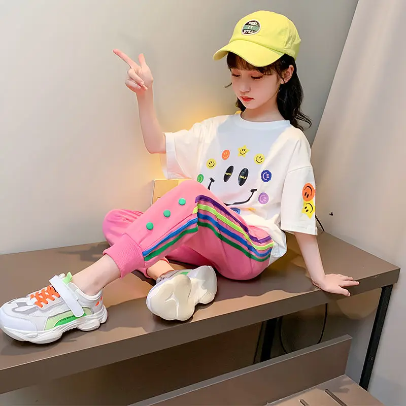 

Girls Summer Casual Suit Fashion Smiley Print Girl Cartoon T-shirt + Color Striped Sports Pants Two-piece Girl Loose Sportswear