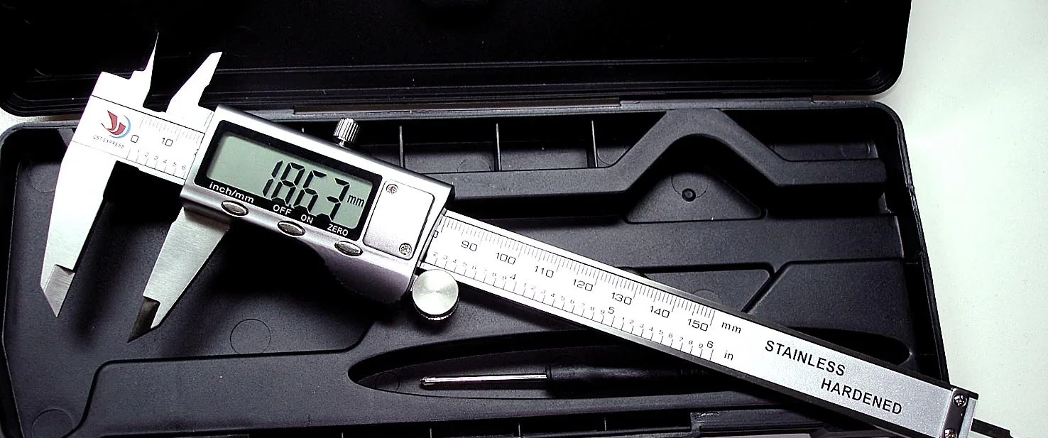 Цифровой штангенциркуль QST EXPRESS 0.01-150mm (Stainless Hardened) в Футляре