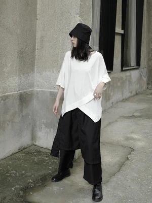 Мужские и женские футболки нейтральные с асимметричными свободными рукавами