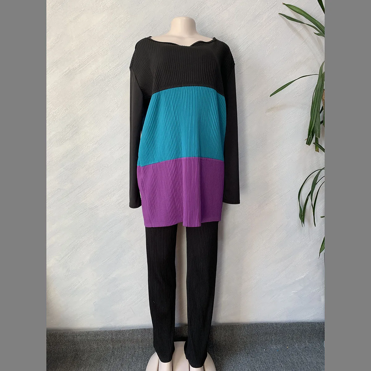 Плиссированная свободная футболка с круглым вырезом + свободные плиссированные