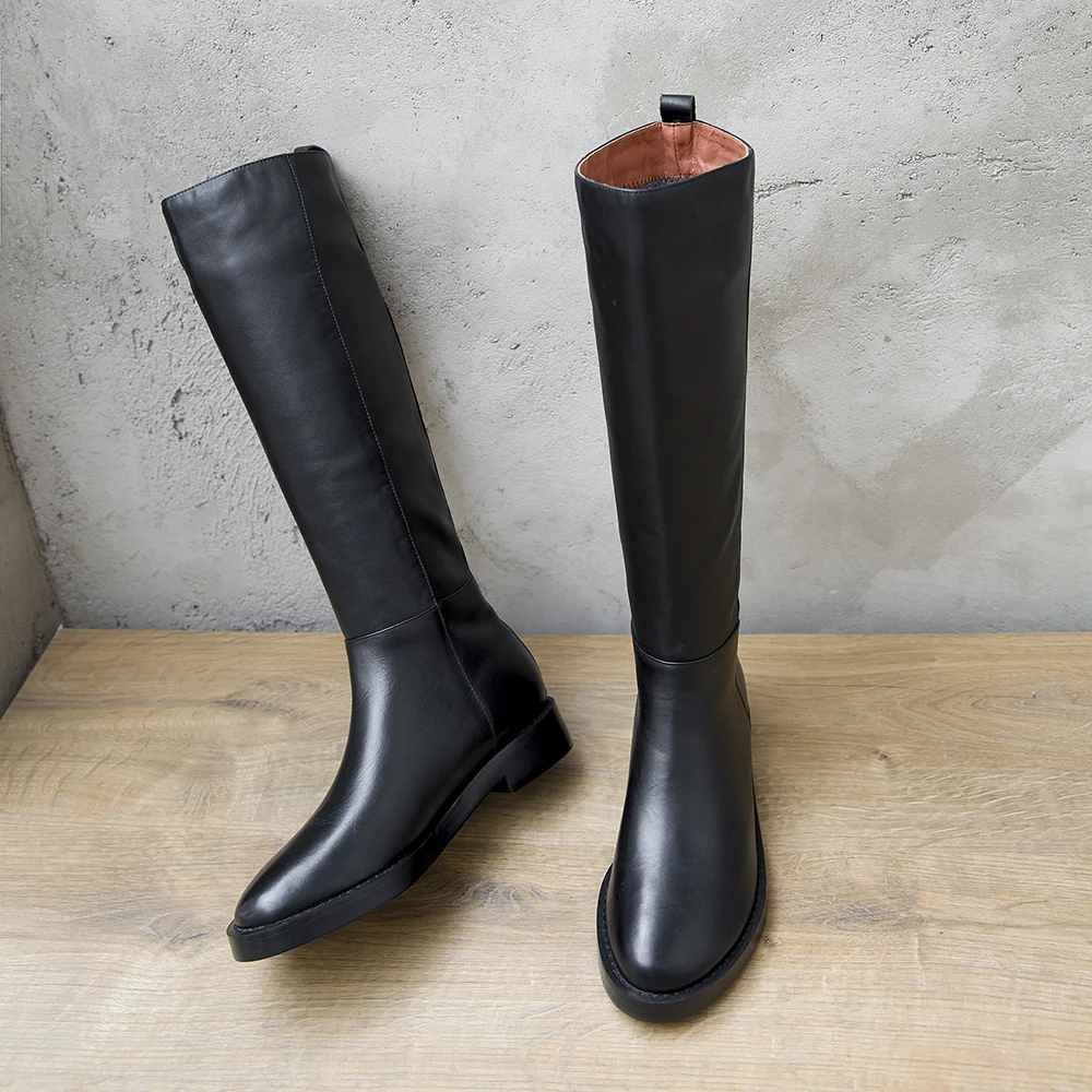 Женские сапоги из мягкой натуральной кожи на плоской подошве теплые зимние