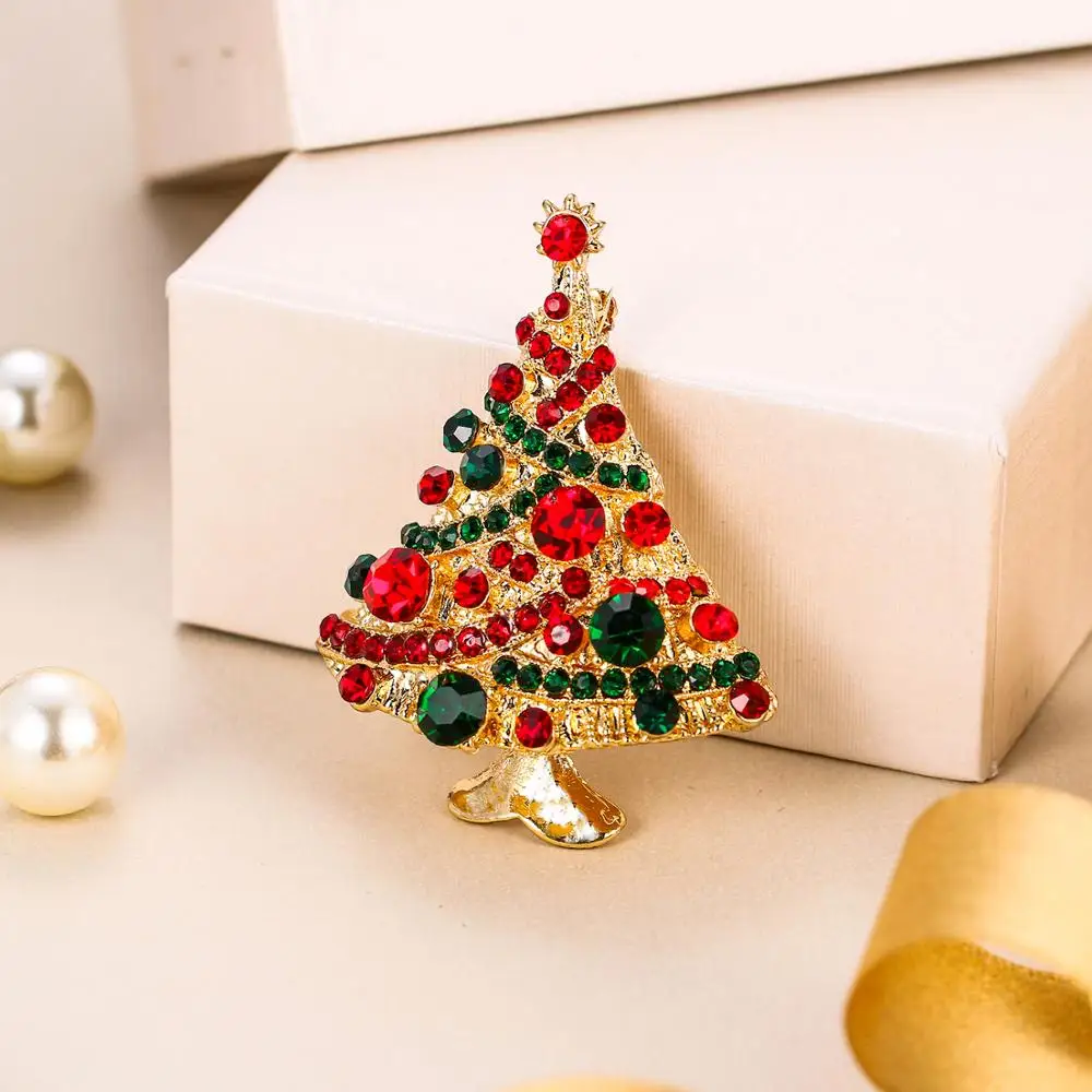 Брошь на булавке с кристаллами в виде рождественской елки | Украшения и