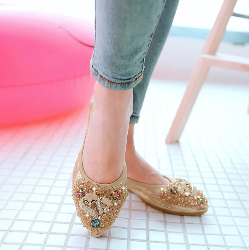 Балетки женские на плоской подошве модные блестящие без застежки заостренный