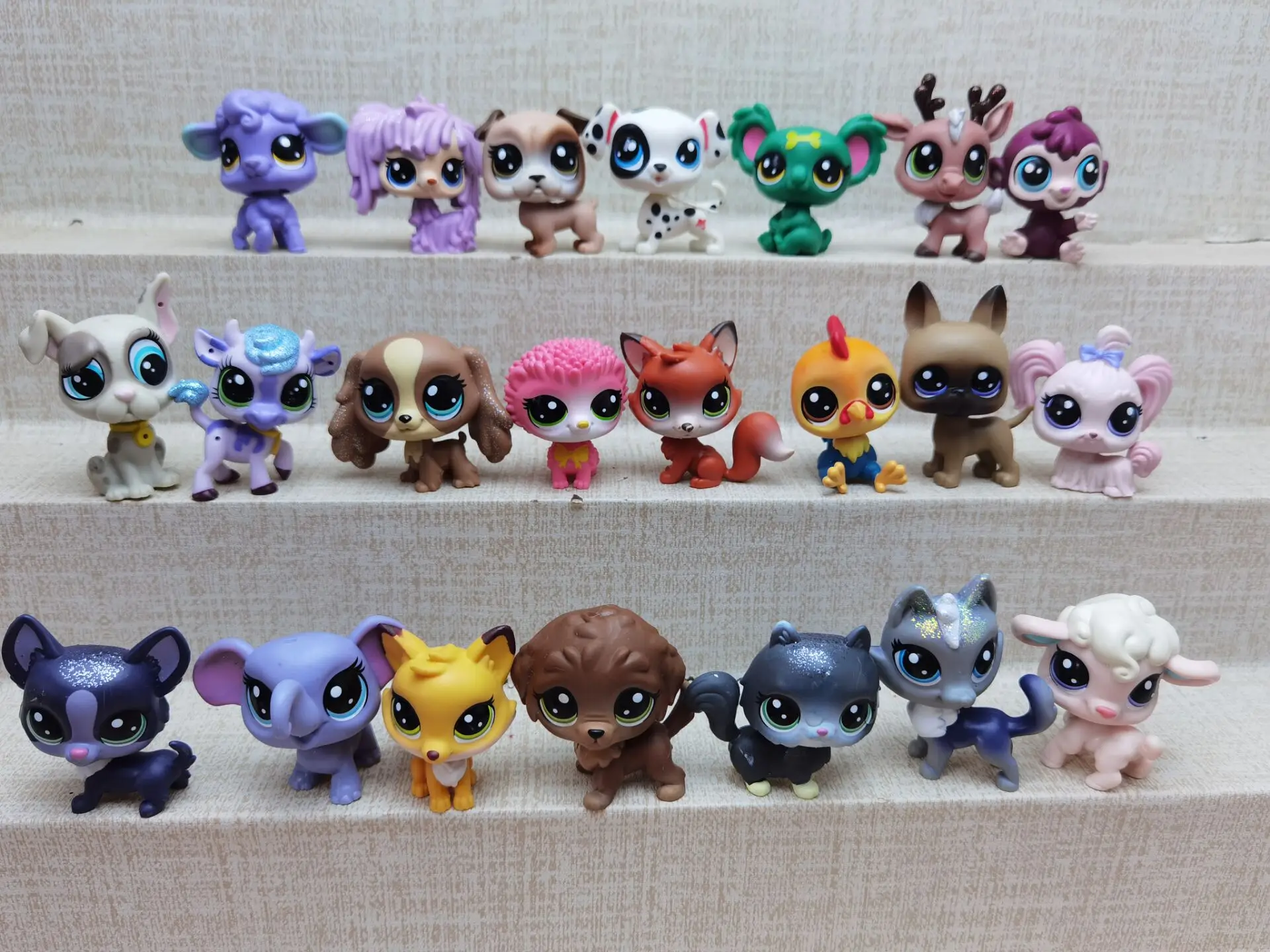 

1pcs can choose 5cm Old Pet Toys Cat Puppy Figure Mini dolls Toy Figures Classic Little Pet Cat Dog Animal Action figures Toys