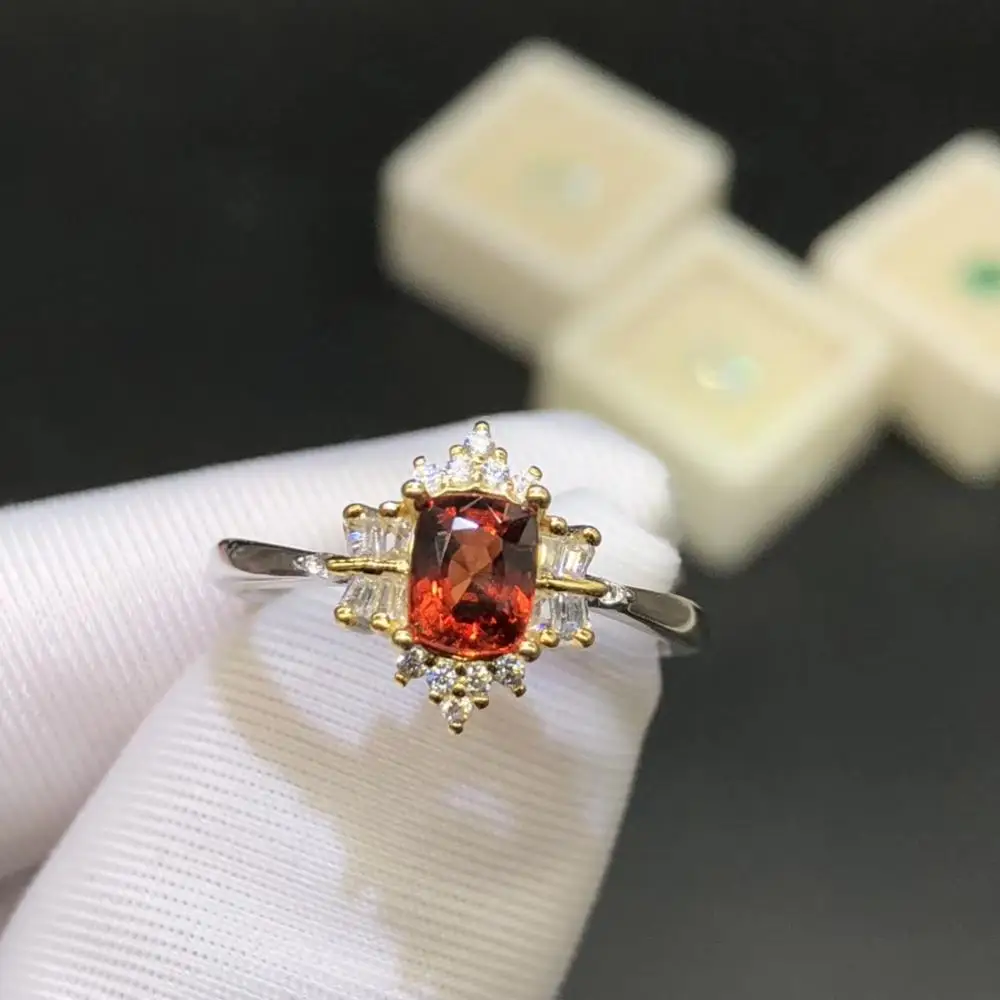 

Кольцо из серебра 925 пробы, с натуральной шпинелью