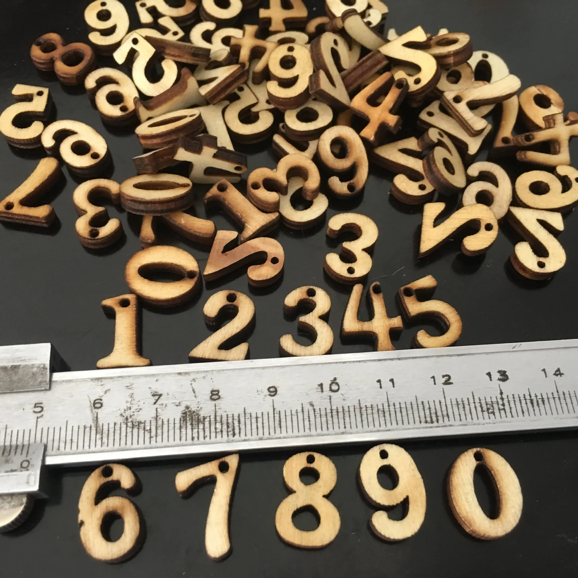 

50pcs 0-9 Wooden Number Shapes DIY Letter Crafts Projects Displays Kits for Children Kids Students Studying( Random Number)