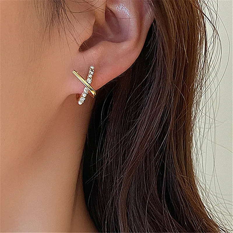 

Korean Simple Earrings For Women 2021 New Fashion Designers Zircon Arc Criss Earings Jewelry Wholesale