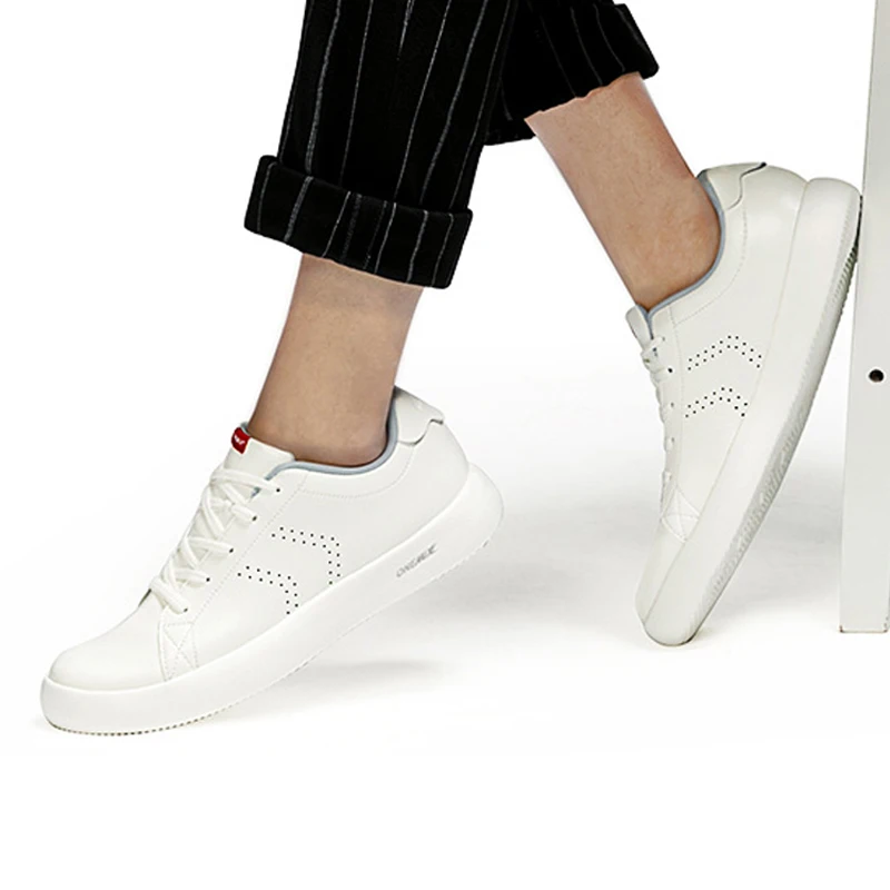 

ONEMIX 2020 Skateboarding Shoes Men White Casual Soft Leather Skateboarding Shoes Lightweight Jogging Training Black Tenis Shoes