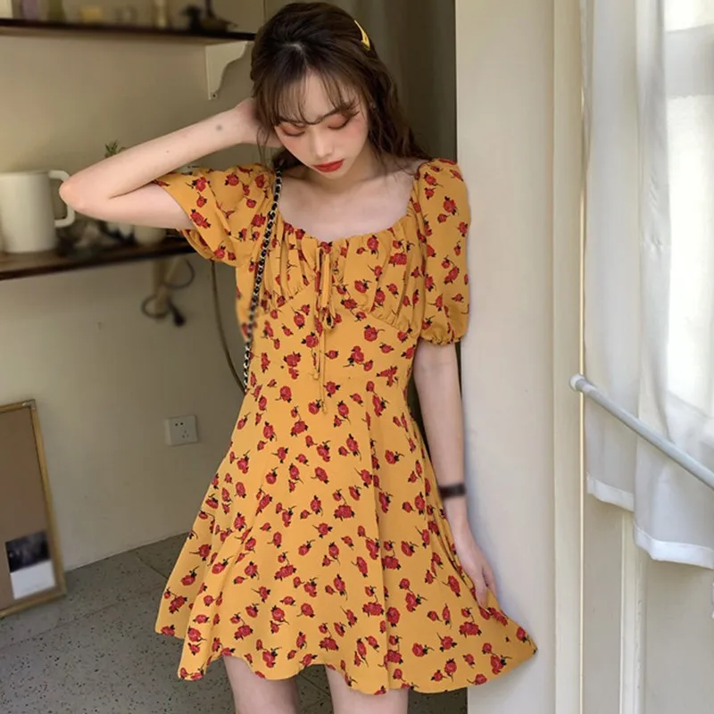 

Beach Holiday Floral Dress Female Summer Floral Beach Mid-length Square Colloar Retro Vestidos 2021 2021