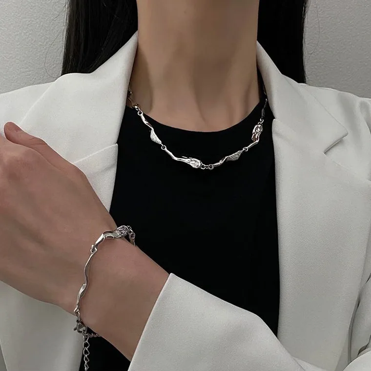 

Irregular necklace bracelet female fashion cold wind design sense collarbone chain simple temperament metal necklace