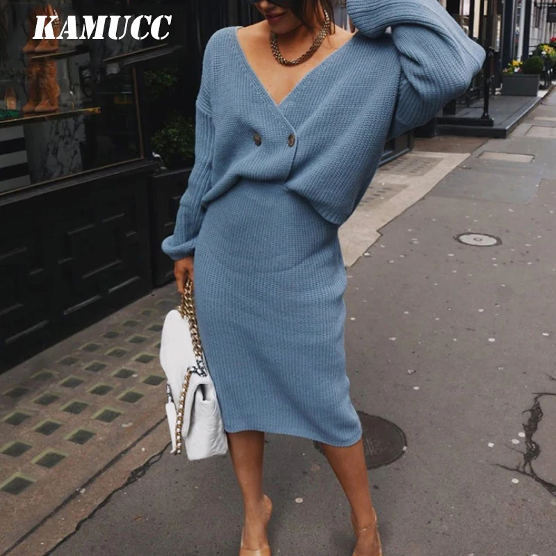 Костюм женский трикотажный из юбки и свитера с V образным вырезом рукавом летучая