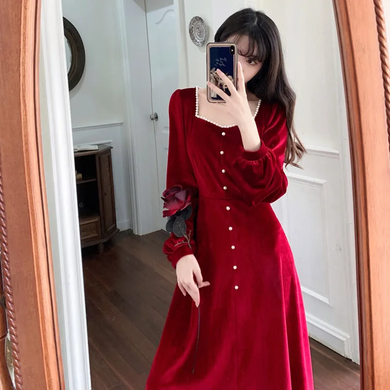 

French retro square collar long-sleeved pearl velvet long dress for new year 2022 age-reducing slim Christmas temperament Dress