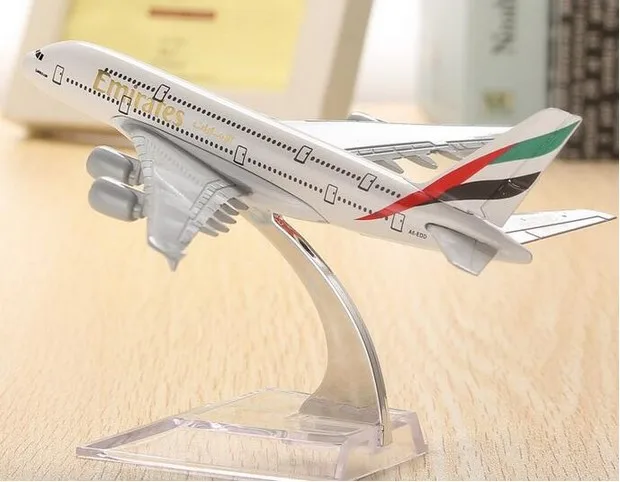 Модель самолета A380 20 см модель авиакомпании Эмираты металлическая твердая для