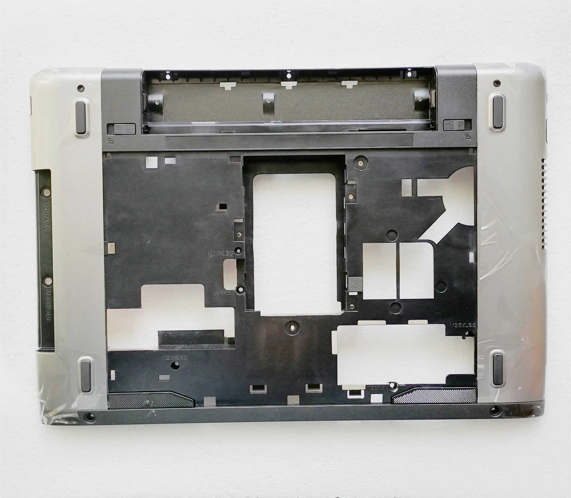 Новинка чехол для ноутбука Dell Vostro 3560 серебристый 0J2Y05 0RH8VG |