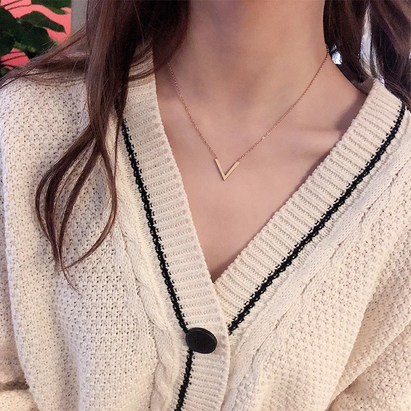

Korean Fashion Initial V-Letter Necklace Titanium Stainless Steel Chain for Women Wholesale