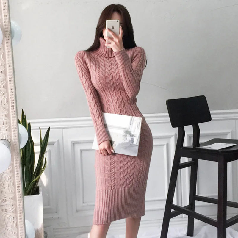 Женское облегающее платье с высоким воротом элегантное и очаровательное вязаное