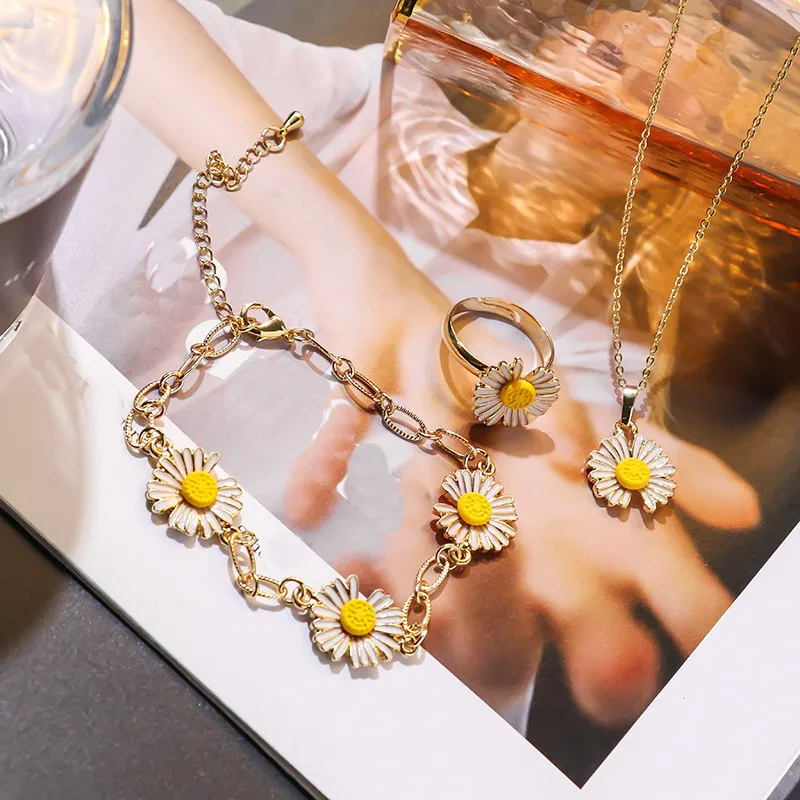 

Titanium steel Fashion Jewelry Small Fresh Daisy Rings Bracelets And Necklaces Set For Women 2020 Korean Summer Accessories