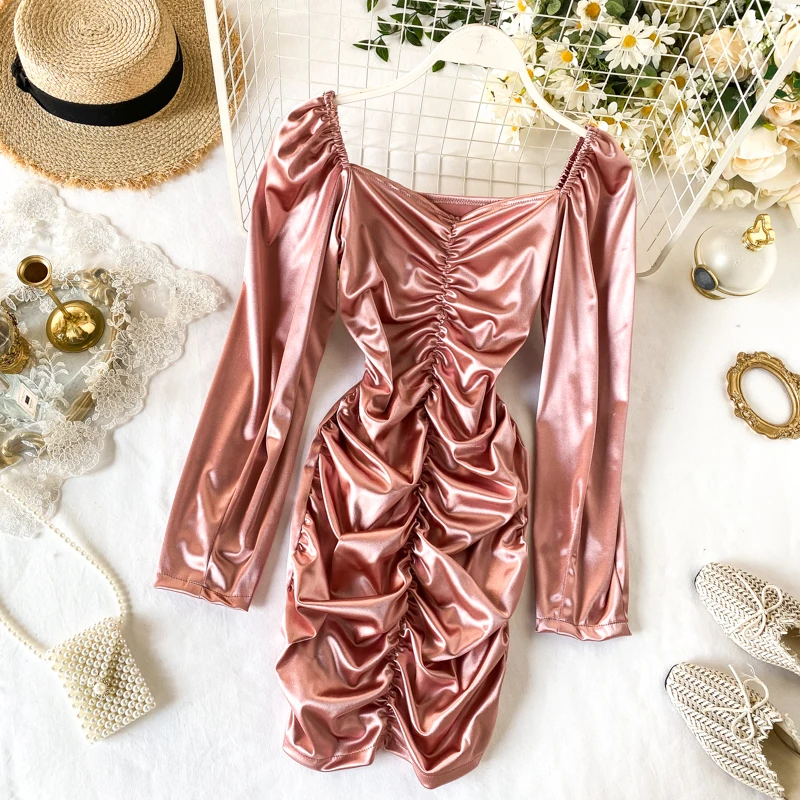 Женское атласное платье с квадратным вырезом длинным рукавом и