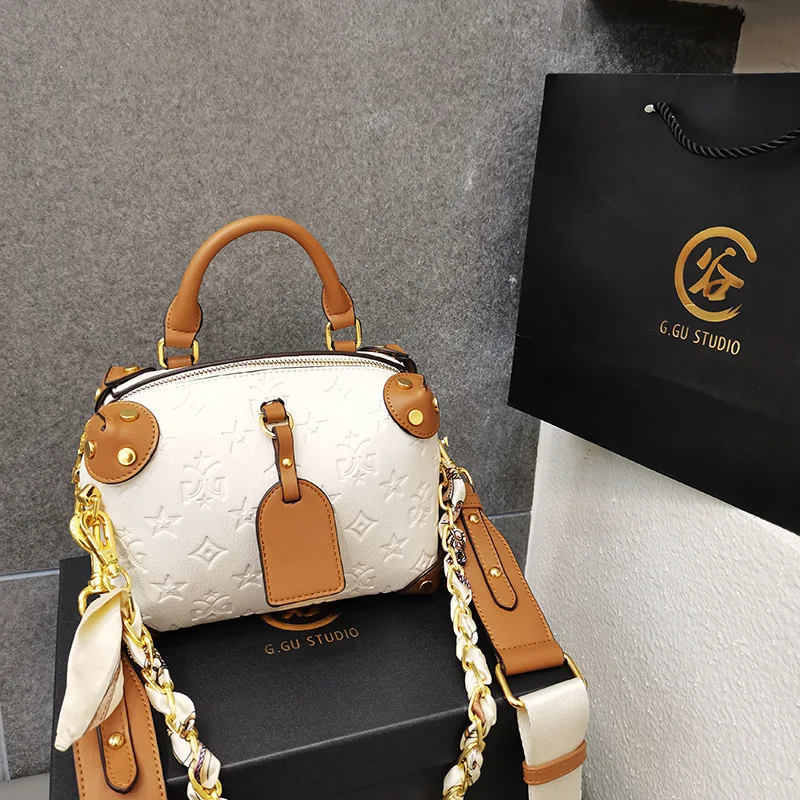 

Рельефная сумка-мессенджер при дальнозоркости для женщин, новинка 2021, шелковый шарф на цепочке, сумка через плечо, роскошные дизайнерские к...