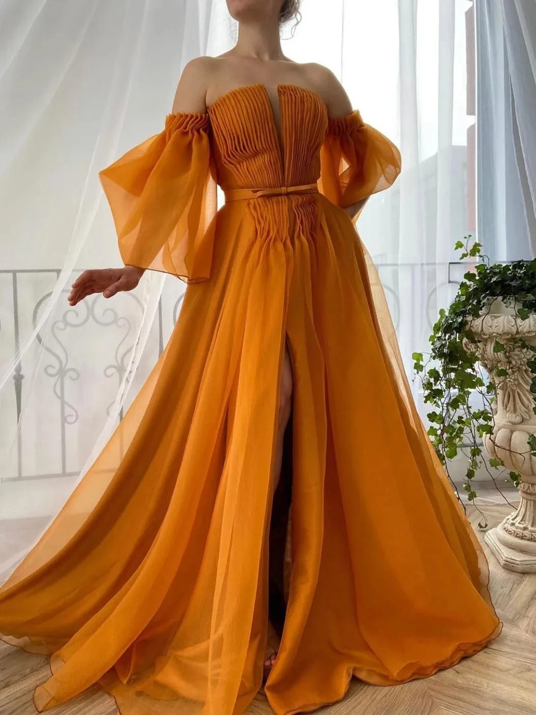

Organza Tulle Eveing Dresses Off the Shoulder Puff Sleeves Alloy Orange Draped Slit Formal Party Gown