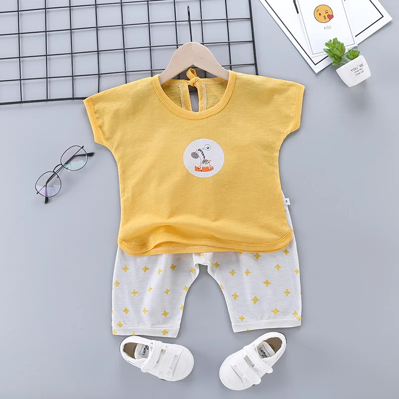 

Детский спортивный костюм из двух предметов, рубашка с коротким рукавом и штаны до щиколотки, повседневный костюм с принтом, лето 2020