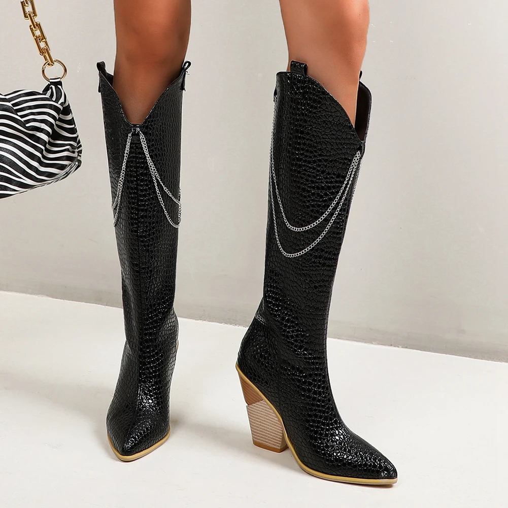 

Женские сапоги до колена с острым носком, на массивном каблуке