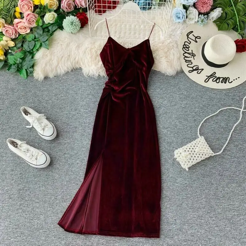 Женское бархатное платье на бретельках сексуальное облегающее вечернее в стиле