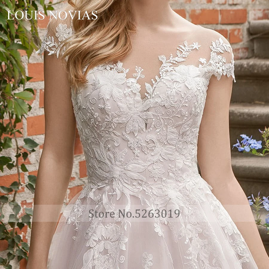 Романтичное свадебное платье Louis Novias короткое с V образным вырезом невидимым