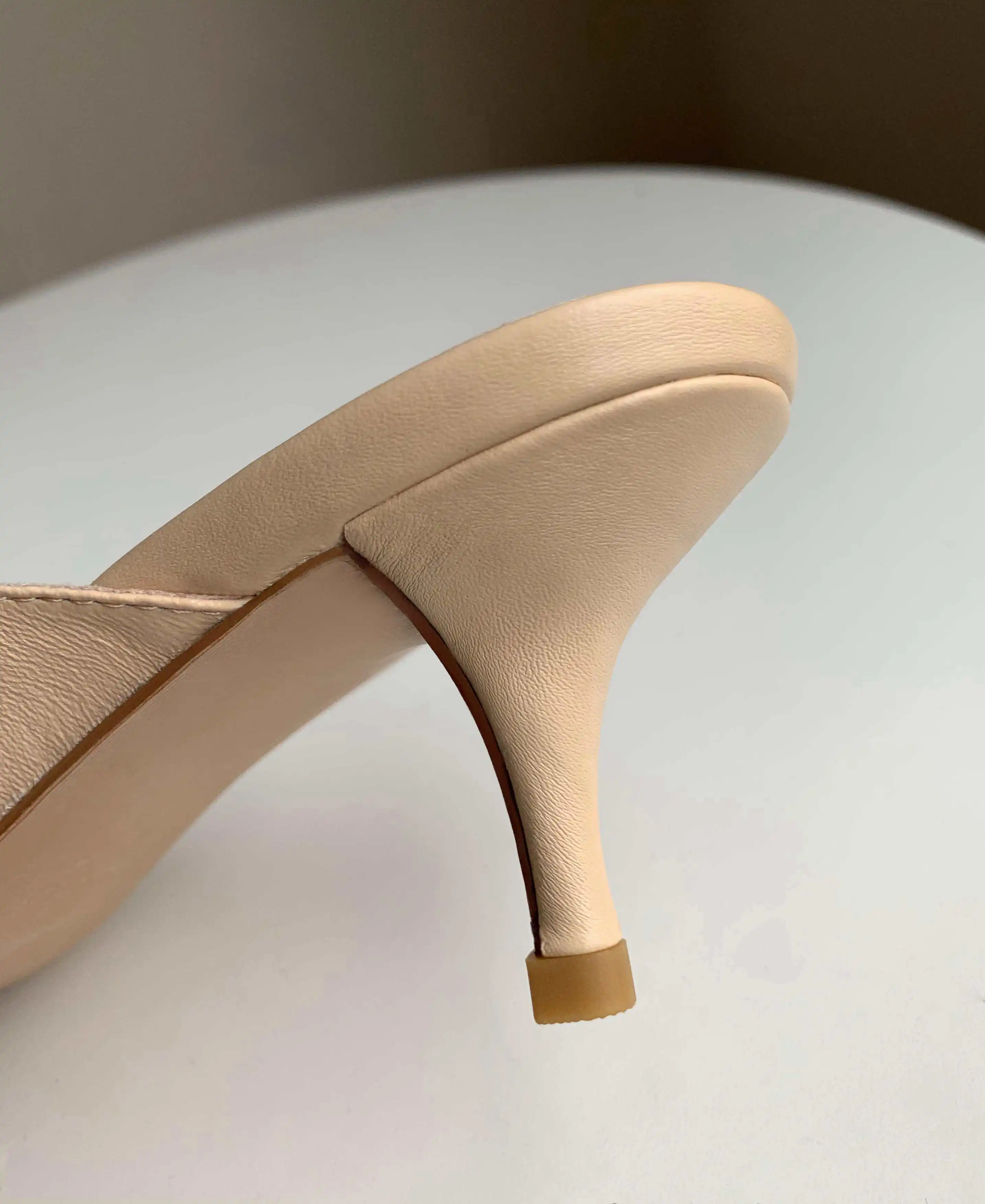 

Krazing Pot genuine leather pointed toe med heel Korean girl pleated fashion simple style dating mules slip on women sandals L40