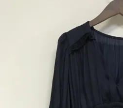 

2020 Autumn and Winter New French Retro Elegant V-neck Slim-fit Pleated Long-sleeved Women's Dress