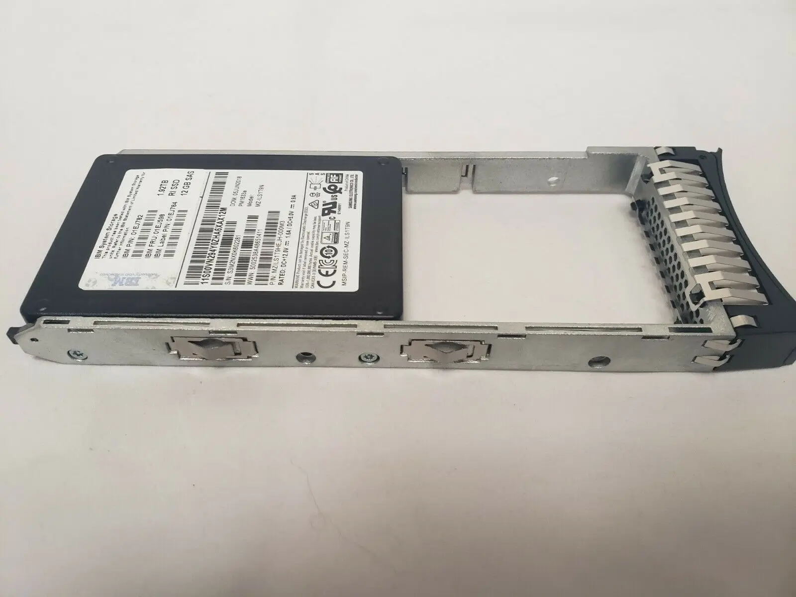 

IBM ACN0-2078 1,92 ТБ 12 Gb SAS 2,5 "Flash Drive Storwize V5000 01EJ782/01EJ598