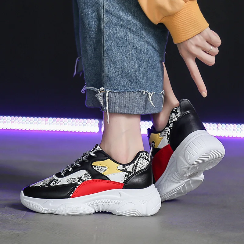 Женские спортивные кроссовки новинка на толстой подошве удобные белые для бега |