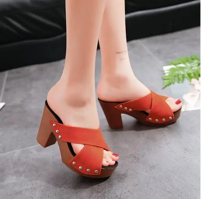 

Rubber Clogs Women Slippers Retro Clogs Thick High Heels Rivets Cross Straps Rough With Suede Sandals Pumps Fish Head