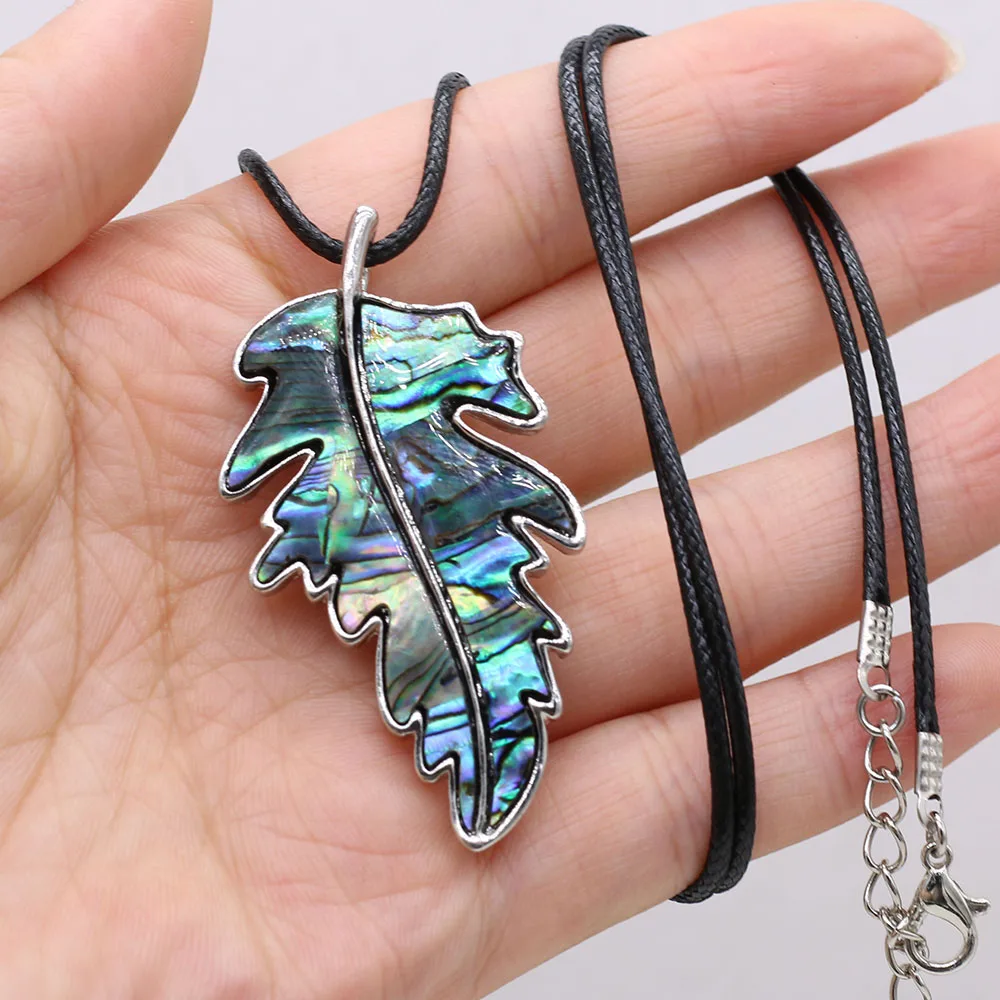 

Natural Leaf Shaped Abalone Shell Alloy Leaf Shaped Brooch Pendant Necklace Charm Jewelry Neutral Style Accessory Gift