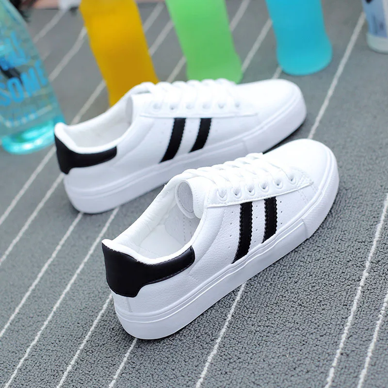 Кроссовки женские на шнуровке Вулканизированная подошва круглый носок модная