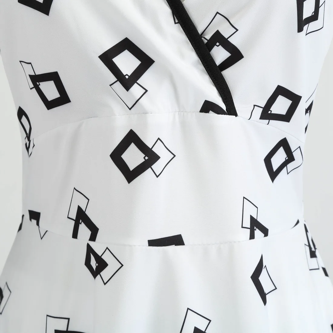 Женское платье в горошек белое стиле ретро с V-образным вырезом без рукавов Одри