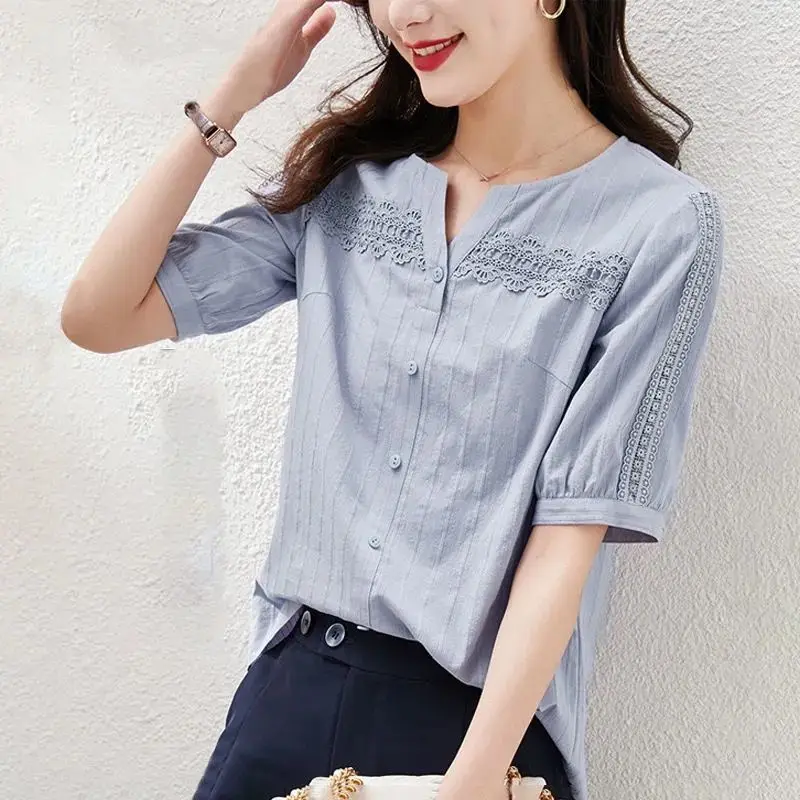 

Solid Female 2021 Summer New Lace Ribbon Temperament V-Neck Short Sleeve Shirt Show Thin Lantern Top F026