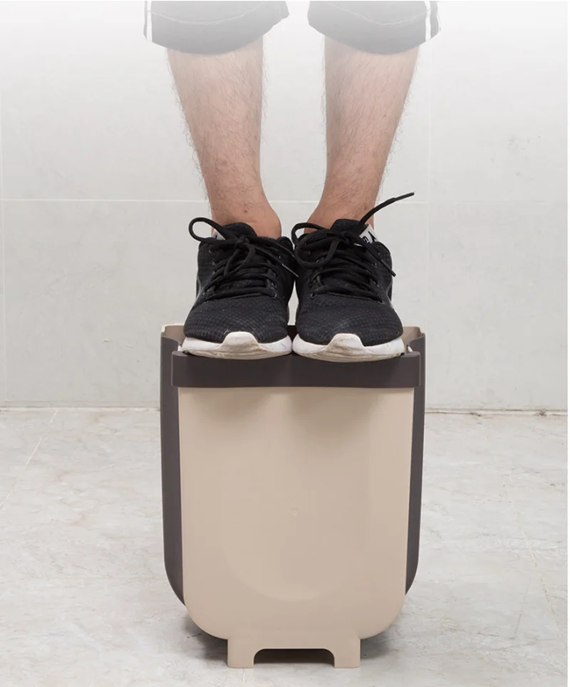 Складная мусорная корзина настенная подвесная на дверцу кухонного шкафа для