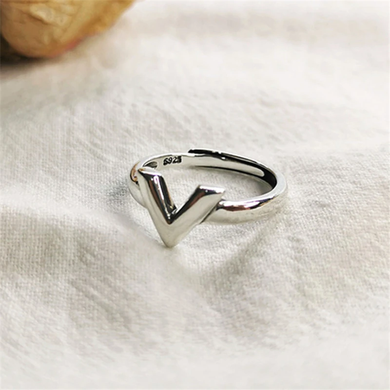 Женские винтажные кольца Victor элегантные регулируемые с буквами V в готическом