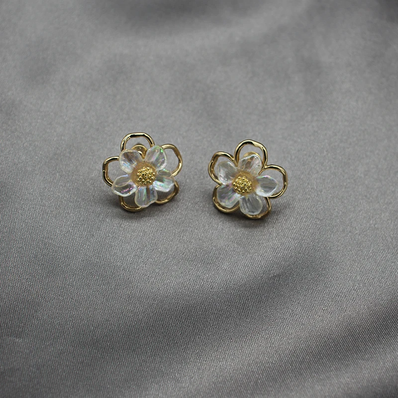 

Korean Version of Temperament Imitation Pearl Flower Earrings 2020 New Trend Small Style Retro Harbor Style Hepburn Earrings