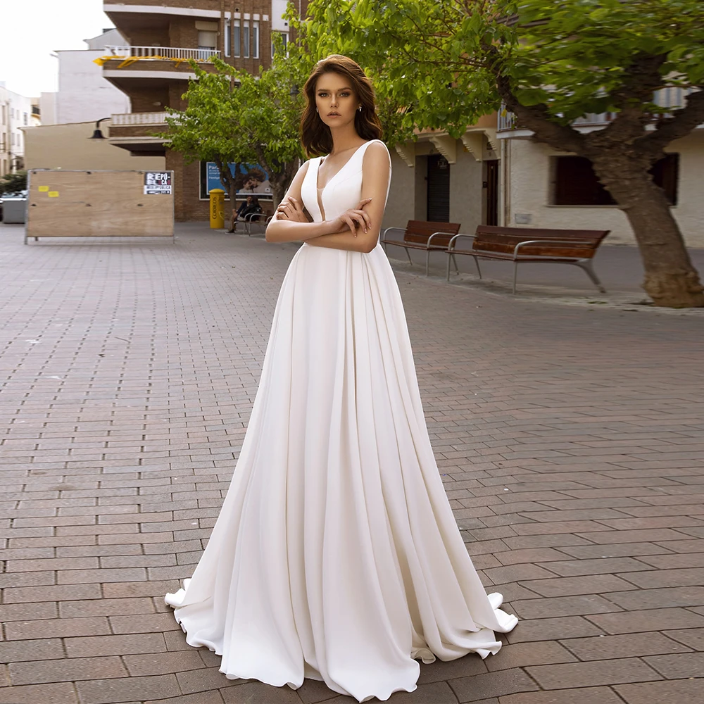 

Sexy Plus Size Backless V Neck Soft Satin Beach Wedding Dresses 2021 Simple Zipper Sweep Train Vintage Bridal Gowns