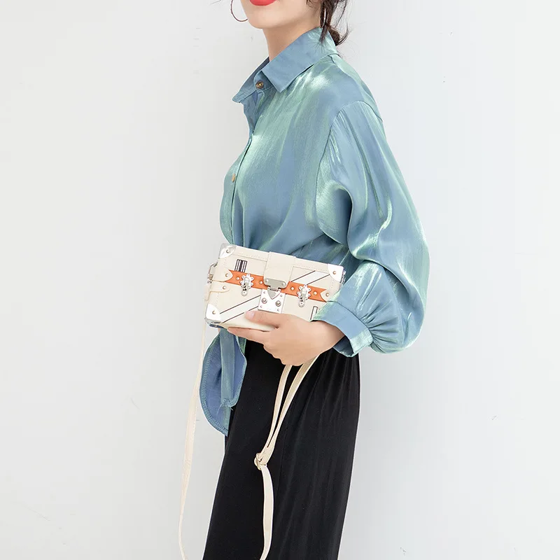 Женская сумка мессенджер контрастных цветов универсальная маленькая квадратная