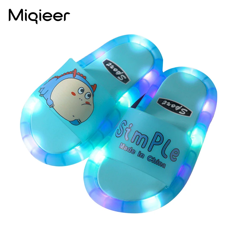 Симпатичные детские тапочки с динозавром летние светящиеся Мультяшные шлепанцы