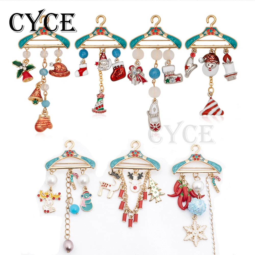 

CYCE 2021 New Christmas Hanger Cartoon Elk Santa Pendant Enamel Brooches Pins For Women Men Jewelry Metal Badges Accessories