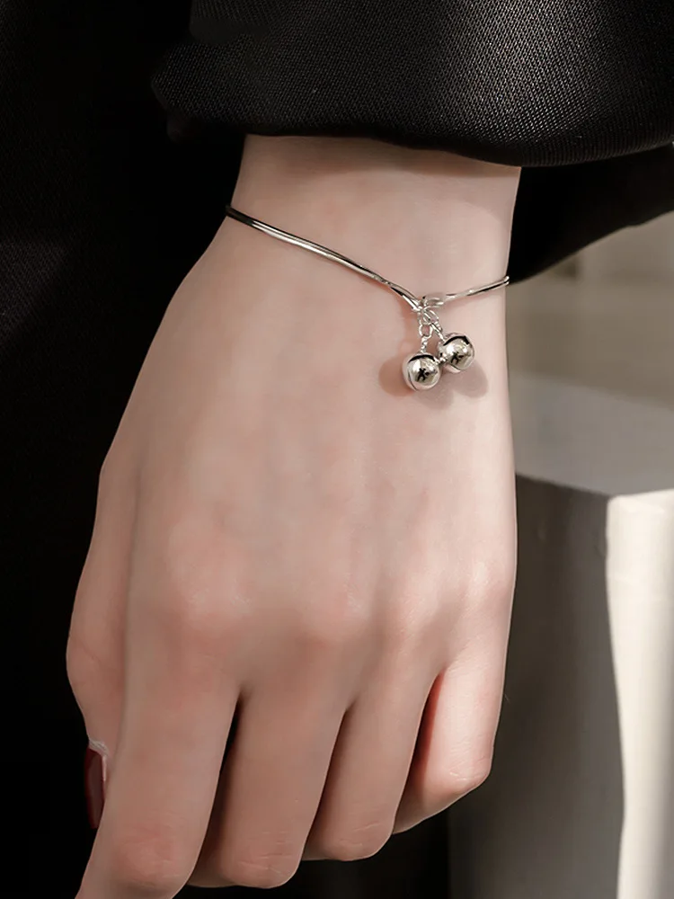 

Korea East Gate Fashion Simple Tide Net Red Temperament Bell Silver Chain Design Sense Bracelet Female