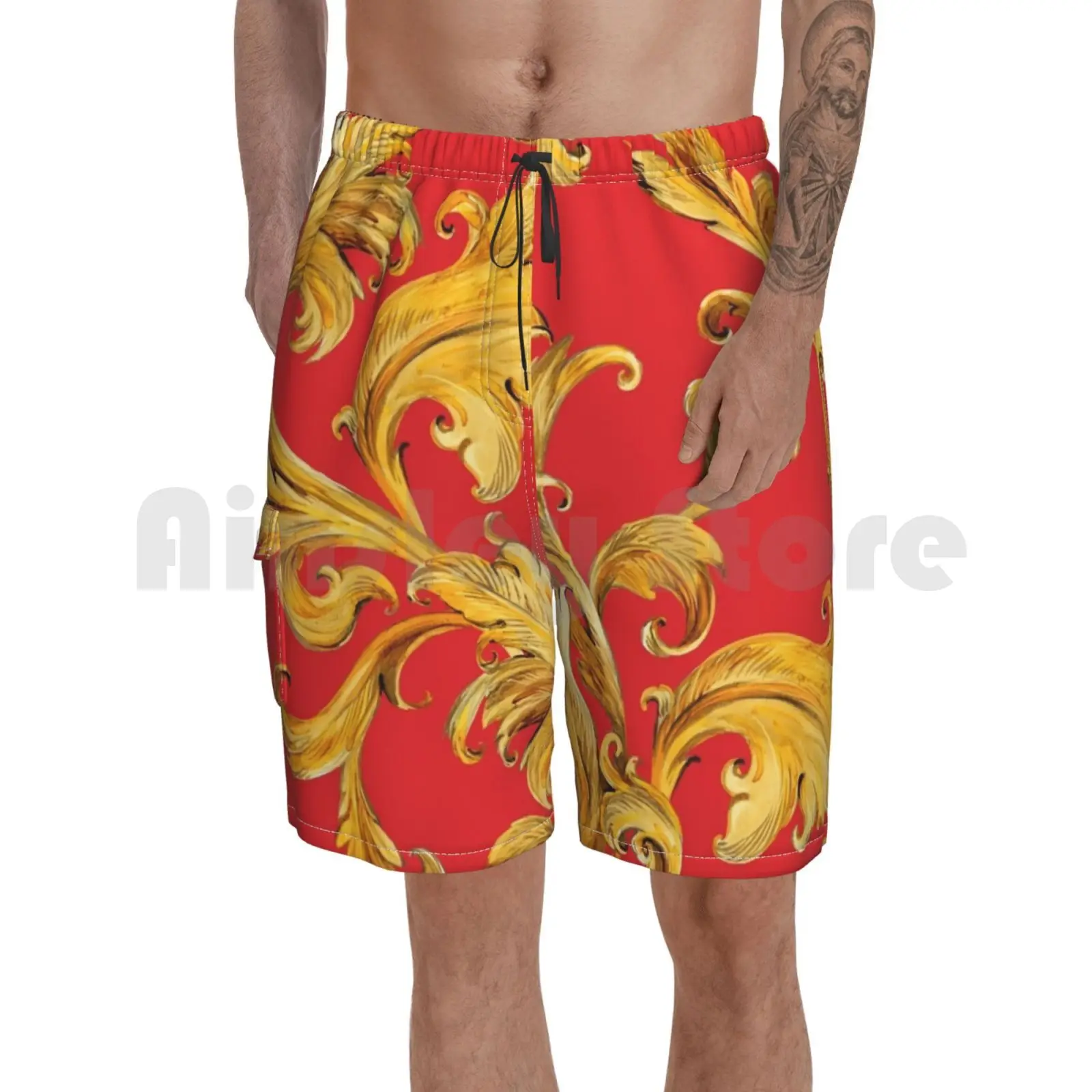 Пляжные шорты с золотыми цепочками и бесшовным рисунком. Роскошная иллюстрация.