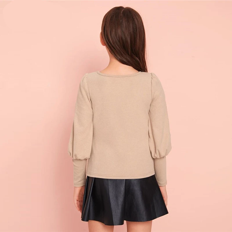 SHEIN Kiddie/Повседневная облегающая Однотонная футболка цвета хаки с квадратным вырезом для девочек детские топы, Осенние вязаные футболки с рукавами из бараньей шерсти