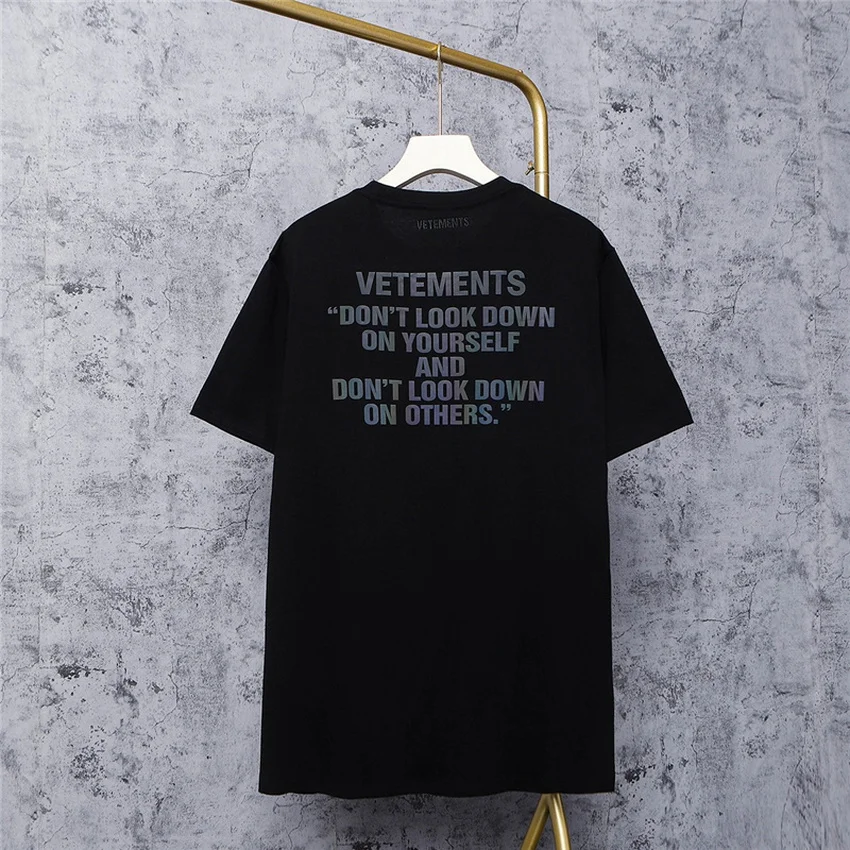 

Black Reflective Vetements T-shirt Men Women Summer Rainbow Reflection Logo Vetements Tee Tops Short Sleeve